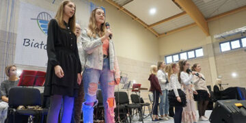Białobrzegi: koncert finałowy projektu pn. „Tajniki Muzyki” w sali sportowej przy Publicznej Szkole Podstawowej im. KEN