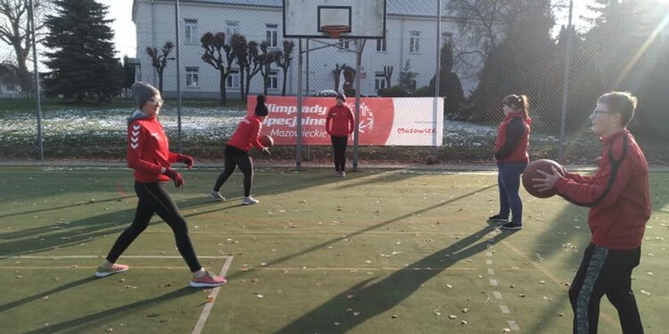 Powiat kozienicki: Przeprowadzka z tornistrami