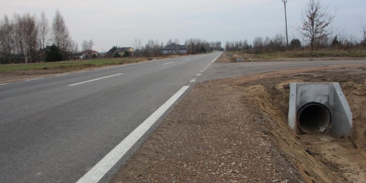 Powiat radomski: 3,5 km asfaltu