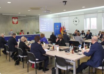 Powiat radomski: Nowa szkoła i poradnia w Chwałowicach