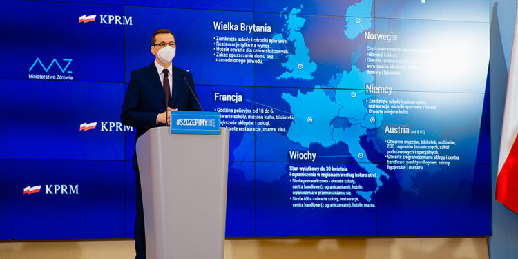 KRAJ: Rząd otwiera hotele, stoki, kina, teatry i baseny