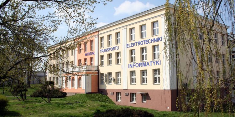 Radom: Kadra UTH z nagrodami od Ministra Edukacji