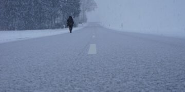 Powiat przysuski: Wytropiony po śladach leżał na odludziu w zaspie