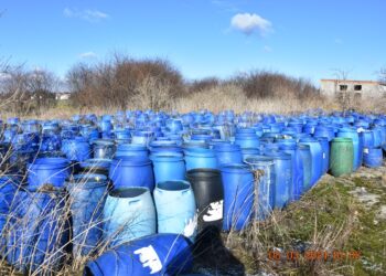 Powiat radomski: 400 beczek nielegalnych odpadów!