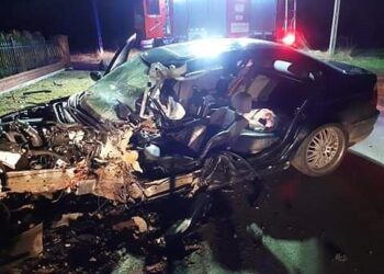 Powiat przysuski: Musieli wyciąć kierowcę z rozbitego auta!