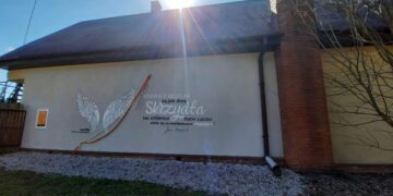 Szydłowiec: Skrzydlaty mural