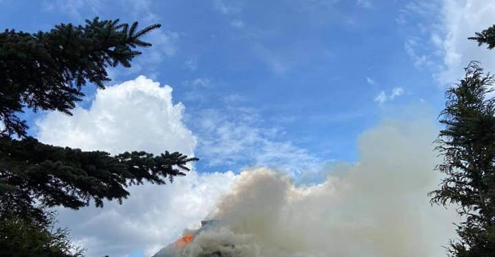 Powiat szydłowiecki: Groźny pożar plebanii w Majdowie (Galeria zdjęć)