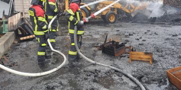 Powiat grójecki: Groźny pożar w gospodarstwie sadowniczym. Zobacz galerię!