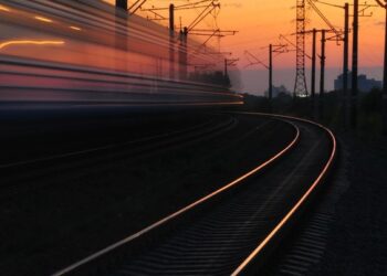 Powiat grójecki: Wybił szyby w pociągu, bo go wyrzucili