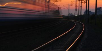 Powiat grójecki: Wybił szyby w pociągu, bo go wyrzucili