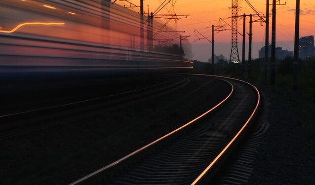 Powiat grójecki: Wybił szyby w pociągu, bo go wyrzucili