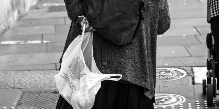 Radomskie: Seniorka padła ofiarą przestępstwa