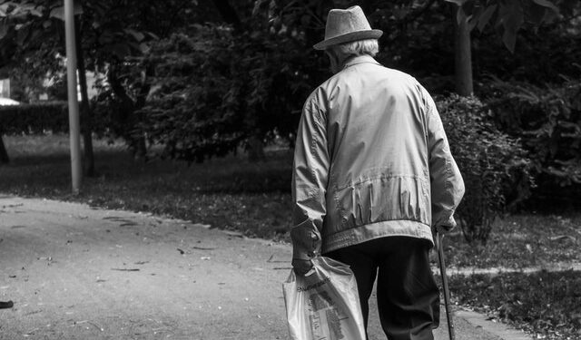 Radom: 87-latek padł ofiarą oszustów metodą “na wnuczka”