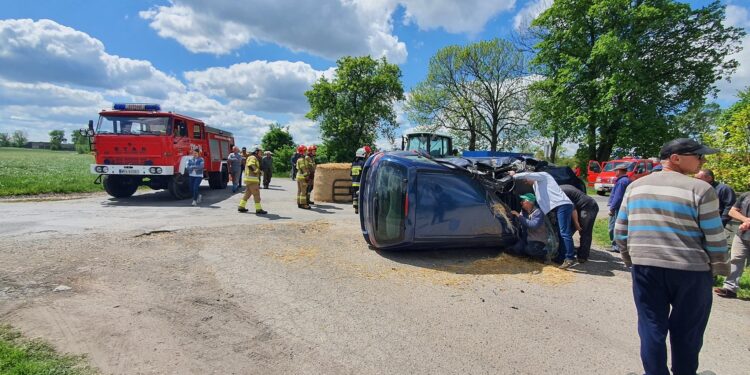 Powiat radomski: Zderzenie ciągnika z osobówką