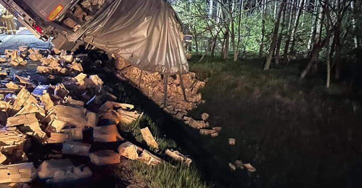 Powiat grójecki: Nocny wypadek z udziałem dwóch tirów [GALERIA]