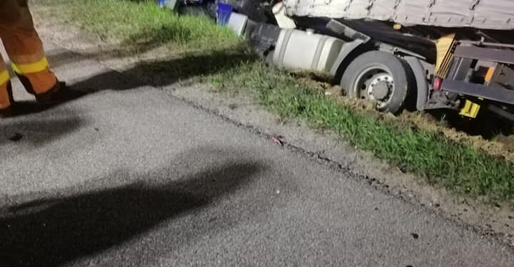 Powiat grójecki: Nocny wypadek z udziałem dwóch tirów [GALERIA]