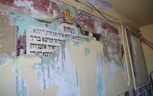 Powiat lipski: Niezwykłe odkrycie! Hebrajskie napisy na ścianie budynku! GALERIA!