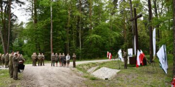 Powiat radomski: Krzyż rocznicowy