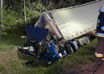 Powiat grójecki: Nocny wypadek z udziałem dwóch tirów [GALERIA]