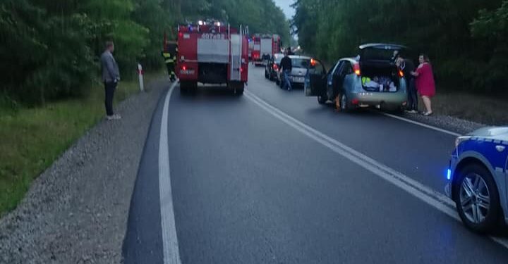 Powiat białobrzeski: Zderzenie czołowe – 7 osób w szpitalu! (zdjęcia)