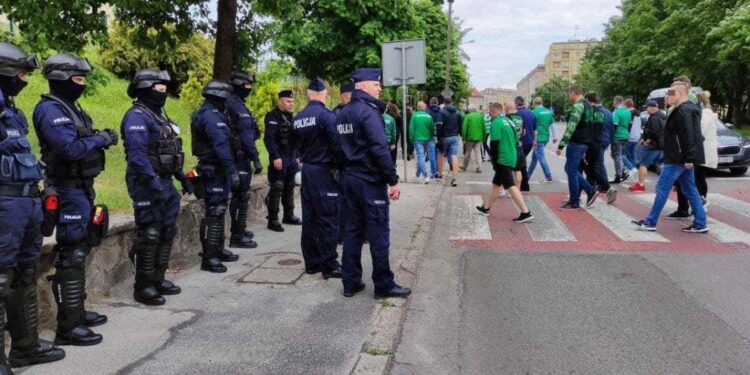 Radom: 181 mandatów i policyjny pościg w czasie meczu