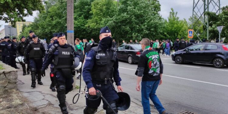 Radom: 181 mandatów i policyjny pościg w czasie meczu