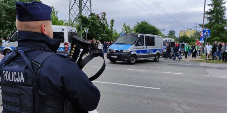 Radom: 181 mandatów i policyjny pościg w czasie meczu
