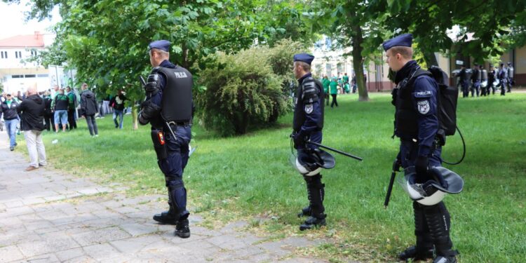 Radom: 181 mandatów i policyjny pościg w czasie meczu