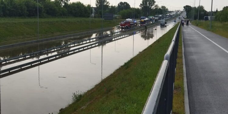 Radom / Region Radomski: Zalane ulice, zniszczone dachy!