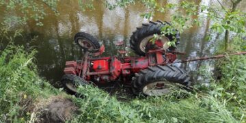 Powiat lipski: Traktor z naczepą w Iłżance! 