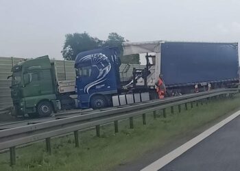 Radomskie: Zderzenie tirów przed Grójcem!