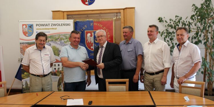 Powiat zwoleński: Roboty sportowe