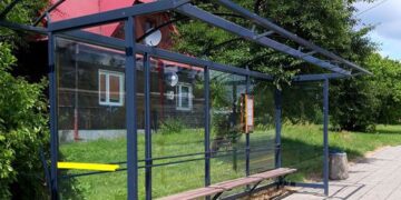 Radom: Wandale dewastują przystanki w mieście