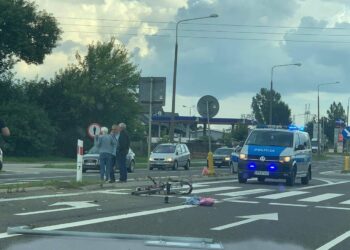 Powiat radomski: Zderzenie aut z potrąceniem rowerzystki na pasach