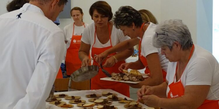 Powiat grójecki: Wieprzowina z jabłkami