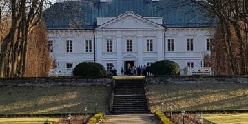 Powiat grójecki: Dwór zapisany w dziejach