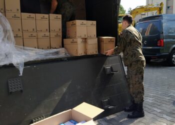 Radom: Żołnierze rozwieźli środki medyczne