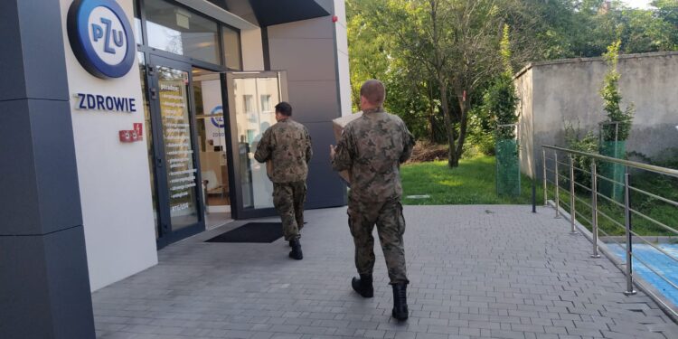 Radom: Żołnierze rozwieźli środki medyczne