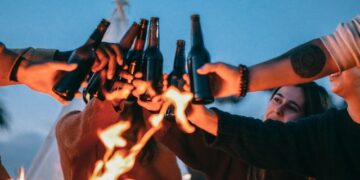 Radom: Nieletnimi pijącymi alkohol na ulicy zajmie się sąd