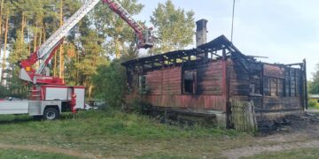 Powiat lipski: Pożar domu – dwie osoby ranne!