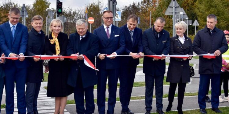Powiat radomski: Boisko, bieżnia i skocznia