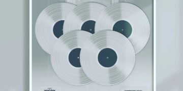 Radom / Z kraju: Kękę oddaje diament na szczytny cel