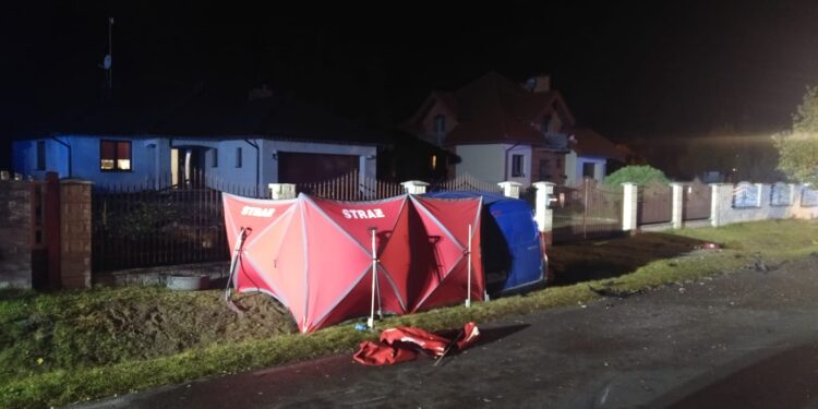 Powiat radomski: Zderzenie czołowe i śmierć na miejscu [Zdjęcia]
