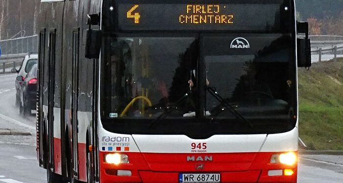 Radom: Dodatkowe kursy przed Świętem Zmarłych