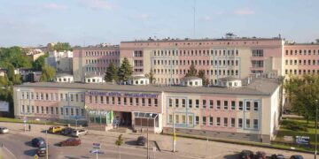 Radom: Pacjentka czekała na miejsce w szpitalu – jej synowie wybili szyby w dyżurce