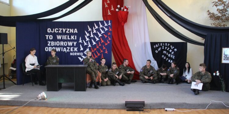 Powiat przysuski: Umundurowani uczniowie