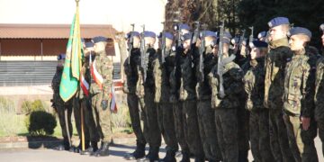 Powiat przysuski: Umundurowani uczniowie