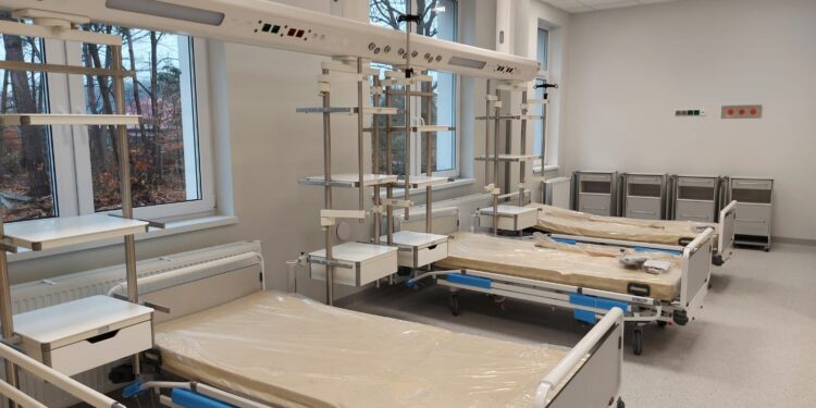 Pionki: Medycyna w budowie