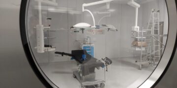 Pionki: Medycyna w budowie