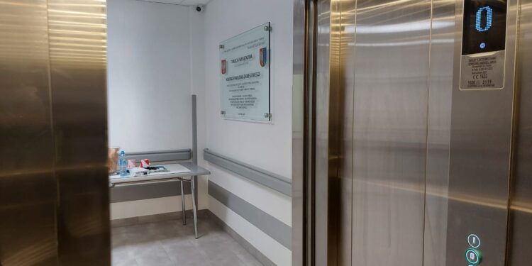 Pionki: Medycyna w budowie